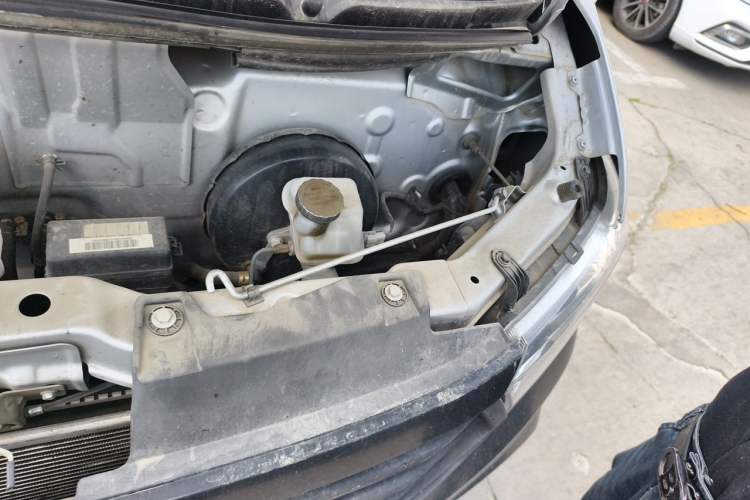 Used CHANGAN KUAYUE Xing V3 2023 1.3L Gasoline Standard Model 5-Seater Passenger Vehicle Engine Bay Left