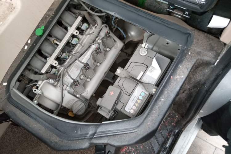 Used CHANGAN KUAYUE Xing V3 2023 1.3L Gasoline Standard Model 6-Seater Passenger Vehicle Engine Bay Left