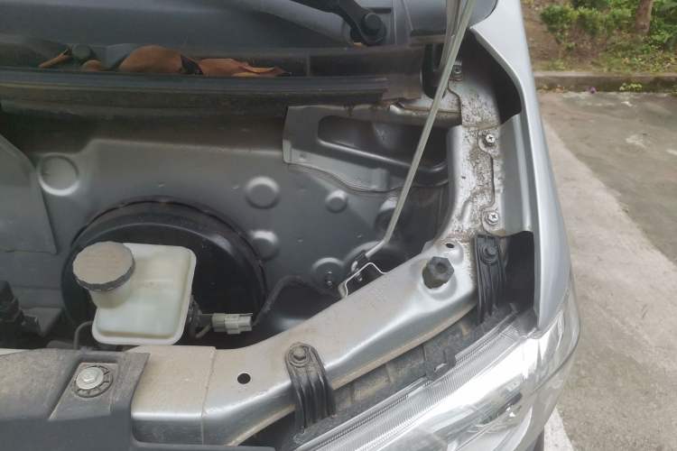 Used CHANGAN KUAYUE Xing V3 2023 1.3L Gasoline Standard Model 5-Seater Passenger Vehicle Engine Bay Left