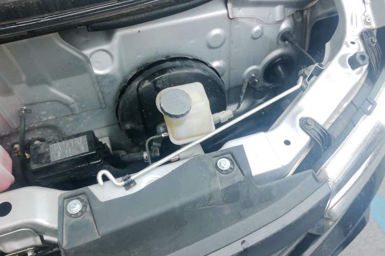 Used CHANGAN KUAYUE Xing V3 2023 1.5L Gasoline Standard Edition 2-Seat Van Engine Bay Left