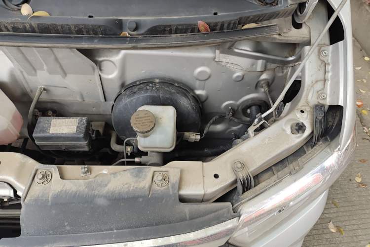 Used CHANGAN KUAYUE Xing V3 2023 1.5L Gasoline Comfort Edition 5-Seat Passenger Vehicle Engine Bay Left