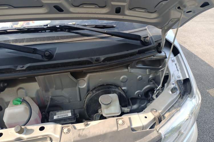 Used CHANGAN KUAYUE Xing V3 2023 1.5L Gasoline Standard Model 5-Seater Passenger Vehicle Engine Bay Left