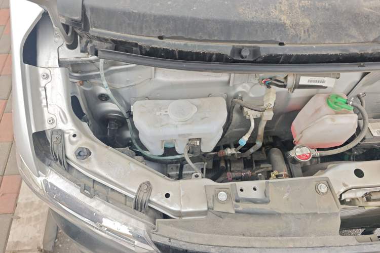 Used CHANGAN KUAYUE Xing V3 2023 1.3L Gasoline Standard Model 5-Seater Passenger Vehicle Engine Bay Right