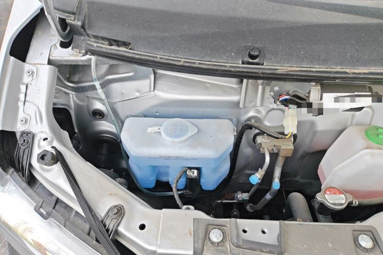 Used CHANGAN KUAYUE Xing V3 2023 1.3L Gasoline Standard Model 6-Seater Passenger Vehicle Engine Bay Right