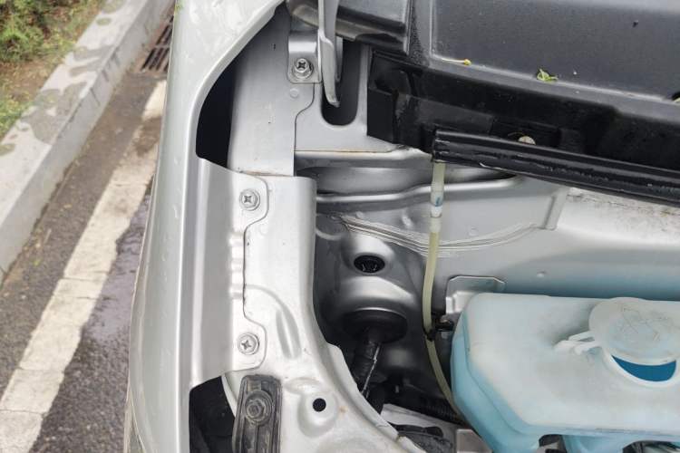Used CHANGAN KUAYUE Xing V3 2023 1.3L Gasoline Comfort Model 2-Seater Van Engine Bay Right