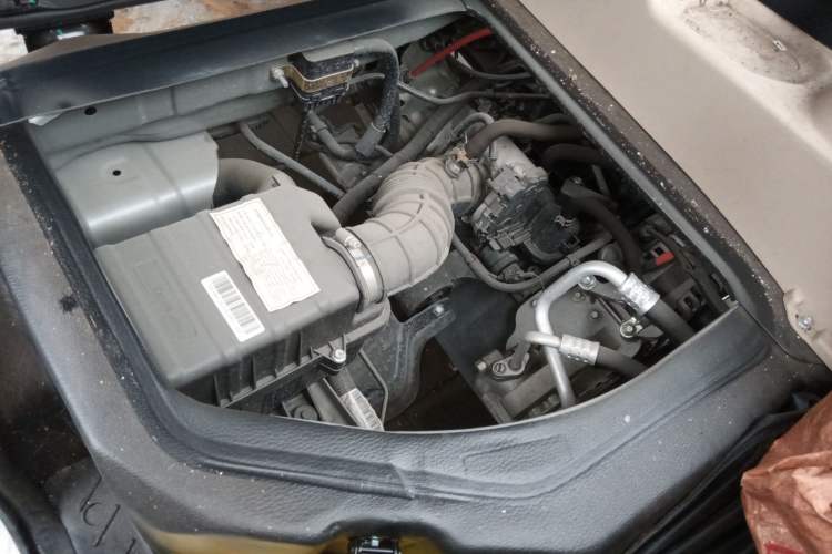 Used CHANGAN KUAYUE Xing V3 2023 1.3L Gasoline Standard Model 6-Seater Passenger Vehicle Engine Bay Right