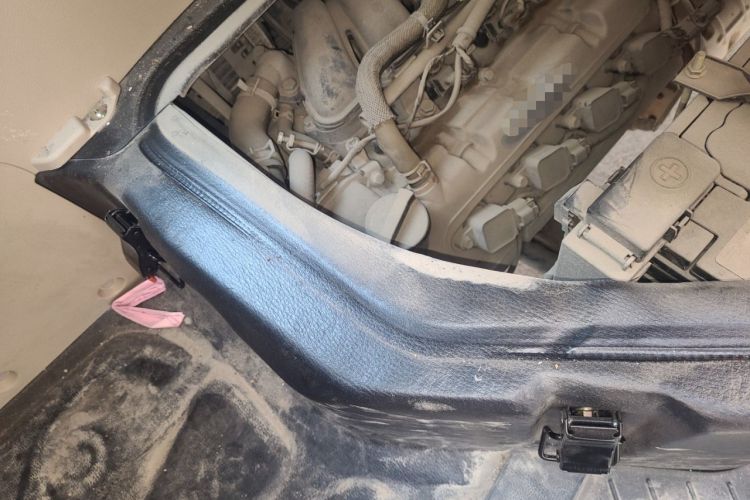 Used CHANGAN KUAYUE Xing V3 2023 1.5L Gasoline Standard Edition 2-Seat Van Engine Bay Right