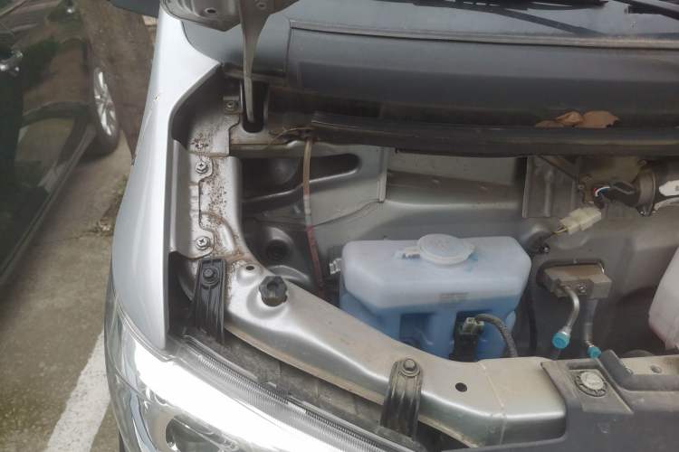 Used CHANGAN KUAYUE Xing V3 2023 1.3L Gasoline Standard Model 5-Seater Passenger Vehicle Engine Bay Right