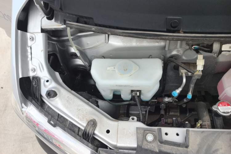 Used CHANGAN KUAYUE Xing V3 2023 1.5L Gasoline Standard Edition 2-Seat Van Engine Bay Right