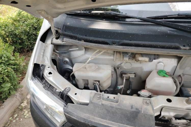 Used CHANGAN KUAYUE Xing V3 2023 1.5L Gasoline Standard Edition 2-Seat Van Engine Bay Right
