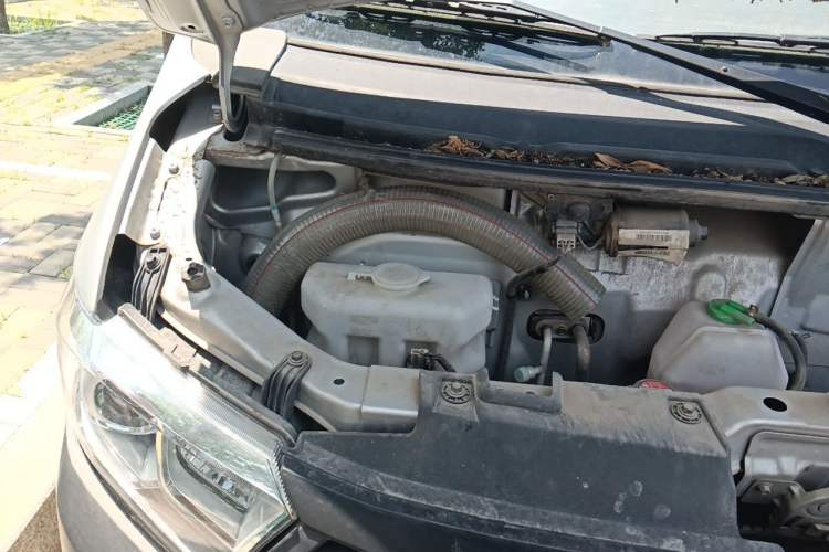 Used CHANGAN KUAYUE Xing V3 2023 1.5L Gasoline Standard Edition 2-Seat Van Engine Bay Right
