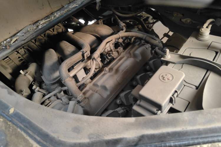 Used CHANGAN KUAYUE Xing V3 2023 1.5L Gasoline Comfort Edition 5-Seat Passenger Vehicle Engine Bay