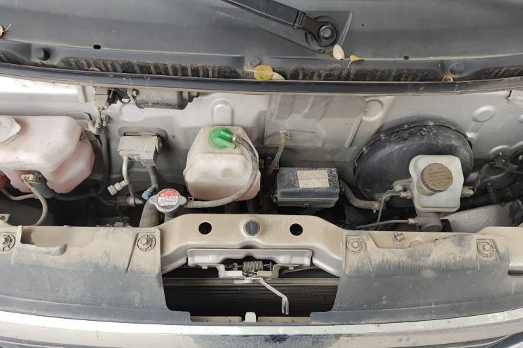 Used CHANGAN KUAYUE Xing V3 2023 1.5L Gasoline Comfort Edition 5-Seat Passenger Vehicle Engine Bay
