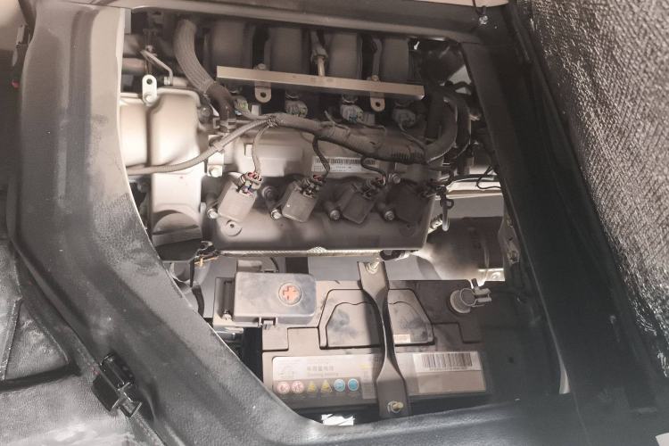 Used CHANGAN KUAYUE Xing V3 2023 1.3L Gasoline Standard Model 7-Seater Passenger Vehicle Engine Bay