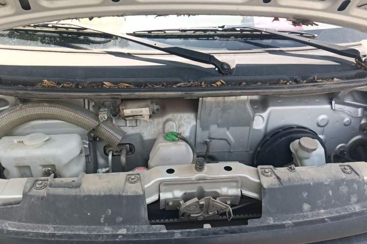 Used CHANGAN KUAYUE Xing V3 2023 1.5L Gasoline Standard Edition 2-Seat Van Engine Bay