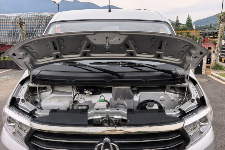 Used CHANGAN KUAYUE Xing V3 2023 1.5L Gasoline Standard Model 7-Seater Passenger Vehicle Engine Bay