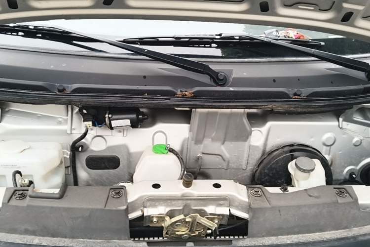 Used CHANGAN KUAYUE Xing V3 2023 1.3L Gasoline Comfort Model 5-Seater Passenger Vehicle Engine Bay