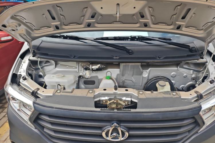 Used CHANGAN KUAYUE Xing V3 2023 1.5L Gasoline Comfort Model 7-Seater Passenger Vehicle Engine Bay
