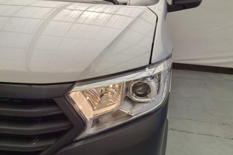 Used CHANGAN KUAYUE Xing V3 2023 1.3L Gasoline Standard Model 5-Seater Passenger Vehicle Exterior 2