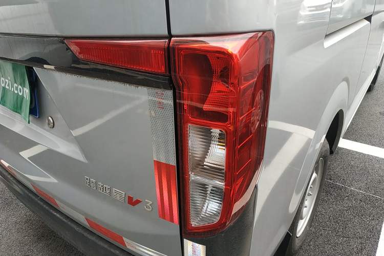 Used CHANGAN KUAYUE Xing V3 2023 1.3L Gasoline Comfort Model 2-Seater Van Exterior 3