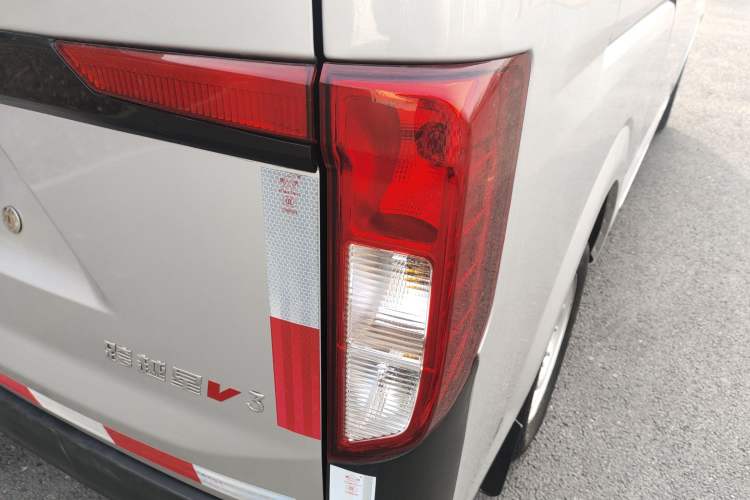 Used CHANGAN KUAYUE Xing V3 2023 1.5L Gasoline Standard Edition 2-Seat Van Exterior 3