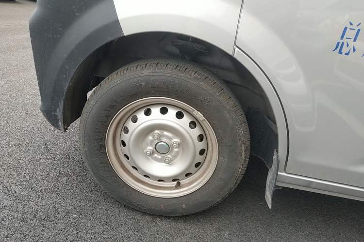 Used CHANGAN KUAYUE Xing V3 2023 1.3L Gasoline Comfort Model 2-Seater Van Exterior 4