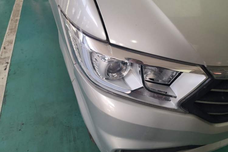 Used CHANGAN KUAYUE Xing V3 2023 1.5L Gasoline Standard Model 5-Seater Passenger Vehicle Exterior 6
