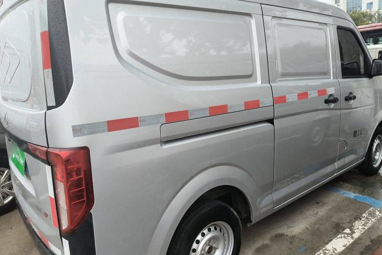 Used CHANGAN KUAYUE Xing V3 2023 1.5L Gasoline Standard Edition 2-Seat Van Exterior 9
