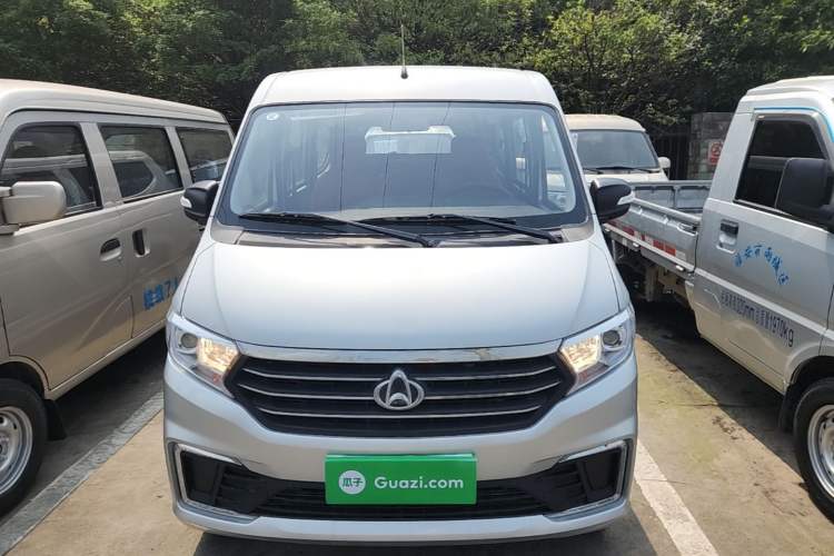 Used CHANGAN KUAYUE Xing V3 2023 1.5L Gasoline Standard Model 7-Seater Passenger Vehicle Front