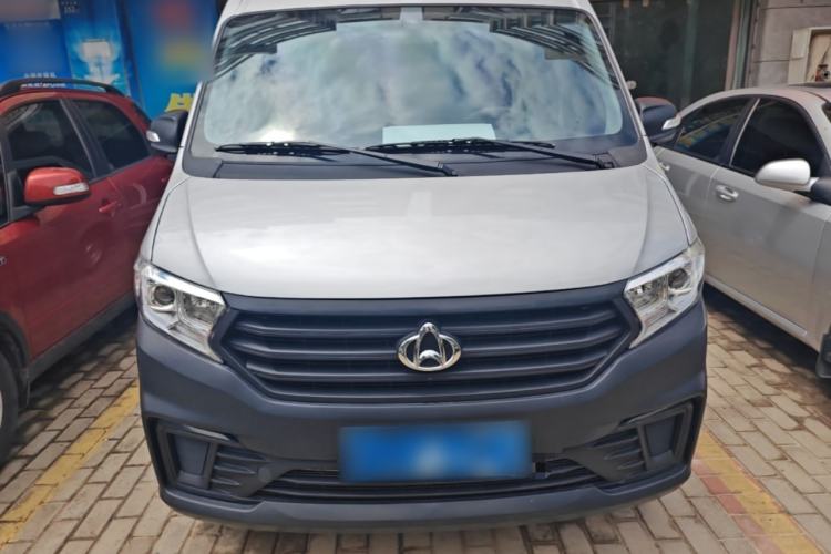 Used CHANGAN KUAYUE Xing V3 2023 1.5L Gasoline Comfort Model 7-Seater Passenger Vehicle Front