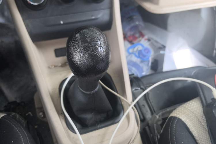 Used CHANGAN KUAYUE Xing V3 2023 1.5L Gasoline Standard Edition 5-Seater Minivan Gear Lever