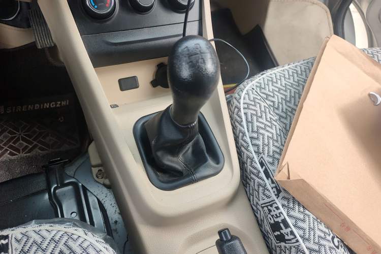 Used CHANGAN KUAYUE Xing V3 2023 1.5L Gasoline Standard Edition 2-Seat Van Gear Lever