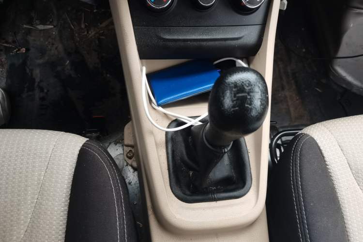 Used CHANGAN KUAYUE Xing V3 2023 1.3L Gasoline Comfort Edition 7-Seater Passenger Vehicle Gear Lever