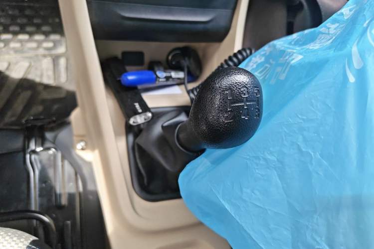 Used CHANGAN KUAYUE Xing V3 2023 1.3L Gasoline Standard Model 6-Seater Passenger Vehicle Gear Lever