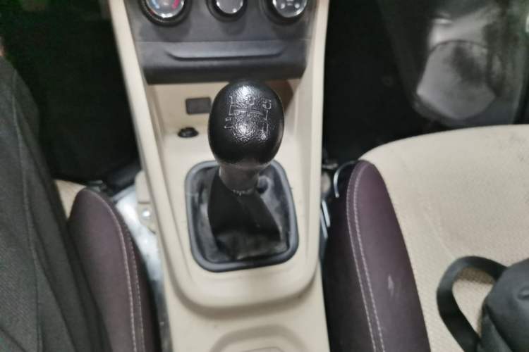 Used CHANGAN KUAYUE Xing V3 2023 1.3L Gasoline Standard Model 7-Seater Passenger Vehicle Gear Lever