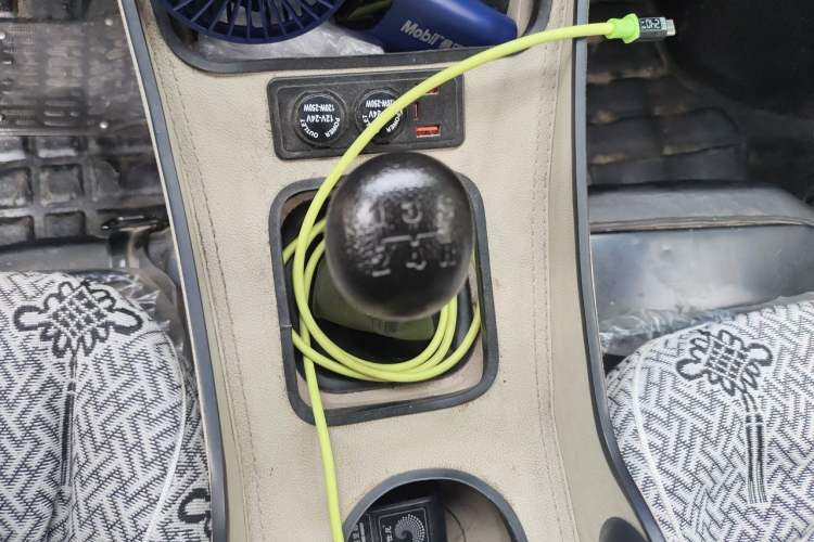 Used CHANGAN KUAYUE Xing V3 2023 1.3L Gasoline Comfort Model 2-Seater Van Gear Lever