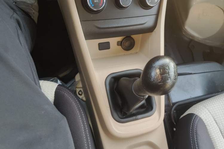 Used CHANGAN KUAYUE Xing V3 2023 1.3L Gasoline Comfort Edition 7-Seater Passenger Vehicle Gear Lever