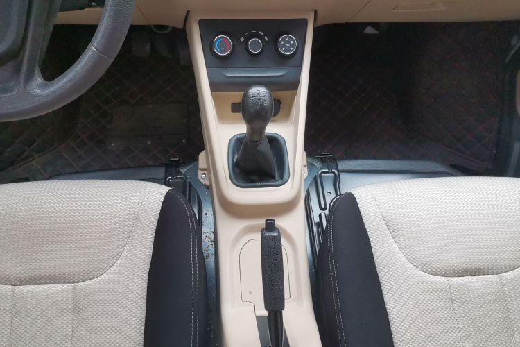 Used CHANGAN KUAYUE Xing V3 2023 1.5L Gasoline Comfort Edition 5-Seat Passenger Vehicle Gear Lever