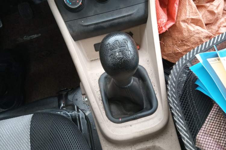 Used CHANGAN KUAYUE Xing V3 2023 1.3L Gasoline Standard Model 6-Seater Passenger Vehicle Gear Lever