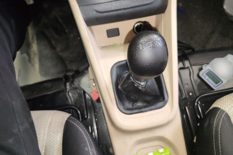 Used CHANGAN KUAYUE Xing V3 2023 1.5L Gasoline Standard Model 5-Seater Passenger Vehicle Gear Lever
