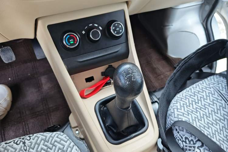 Used CHANGAN KUAYUE Xing V3 2023 1.3L Gasoline Comfort Edition 7-Seater Passenger Vehicle Gear Lever