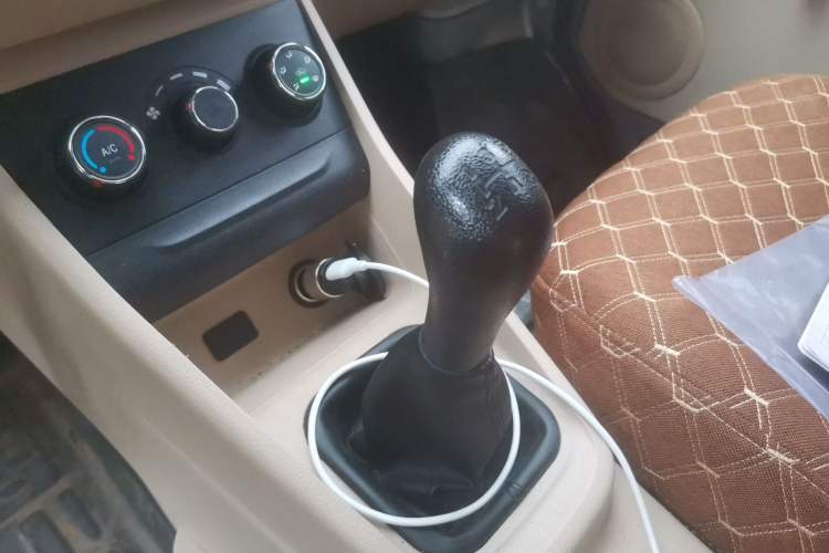 Used CHANGAN KUAYUE Xing V3 2023 1.3L Gasoline Standard Model 5-Seater Passenger Vehicle Gear Lever