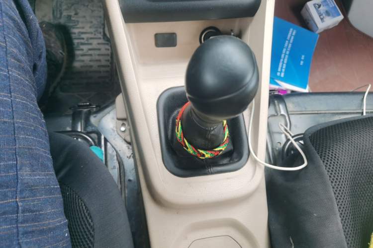 Used CHANGAN KUAYUE Xing V3 2023 1.5L Gasoline Comfort Edition 5-Seat Passenger Vehicle Gear Lever