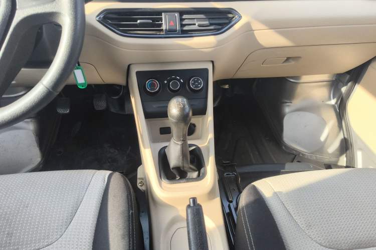 Used CHANGAN KUAYUE Xing V3 2023 1.5L Gasoline Comfort Edition 5-Seat Passenger Vehicle Gear Lever