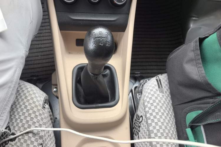 Used CHANGAN KUAYUE Xing V3 2023 1.5L Gasoline Standard Edition 2-Seat Van Gear Lever
