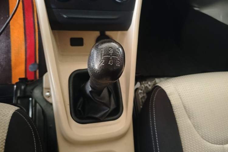 Used CHANGAN KUAYUE Xing V3 2023 1.5L Gasoline Standard Edition 2-Seat Van Gear Lever