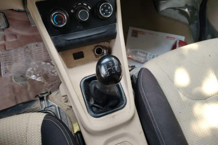 Used CHANGAN KUAYUE Xing V3 2023 1.5L Gasoline Standard Edition 2-Seat Van Gear Lever