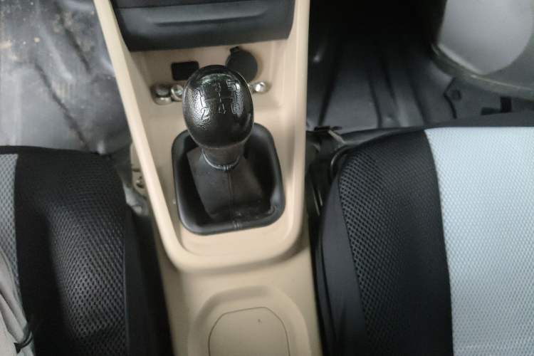 Used CHANGAN KUAYUE Xing V3 2023 1.5L Gasoline Standard Edition 2-Seat Van Gear Lever