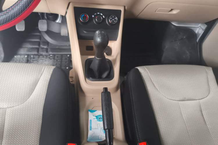Used CHANGAN KUAYUE Xing V3 2023 1.3L Gasoline Standard Model 7-Seater Passenger Vehicle Gear Lever