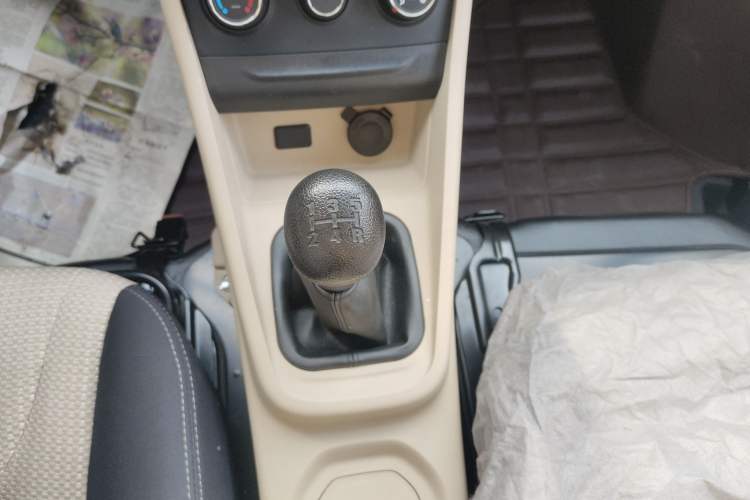 Used CHANGAN KUAYUE Xing V3 2023 1.5L Gasoline Standard Edition 2-Seat Van Gear Lever